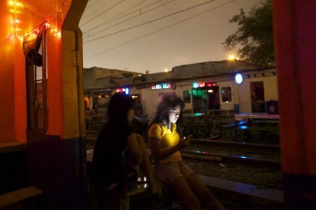 ◆ジャカルタの線路沿いの売春宿がこんな風になっていたとは