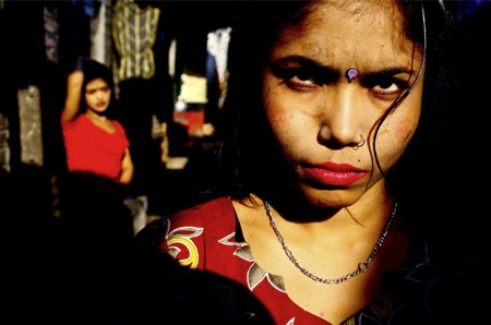 ◆つぶせ、追い出せ、奪え。バングラデシュ売春地帯の終焉