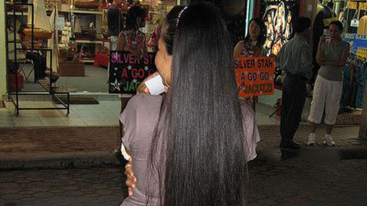 ◆日本で見かけなくなった超長髪の女性は東南アジアにいる