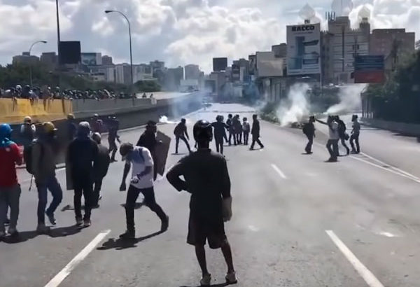 ベネズエラの壊滅的な国家混乱はアンダーグラウンドで何を生み出すか？