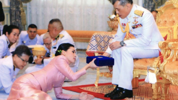 タイ・ワチラロンコン国王の引き起こすトラブルで王室の権威は傷ついていく？