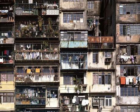 ◆かつて、香港の魔窟と言われた九龍城（クーロン城）の光景