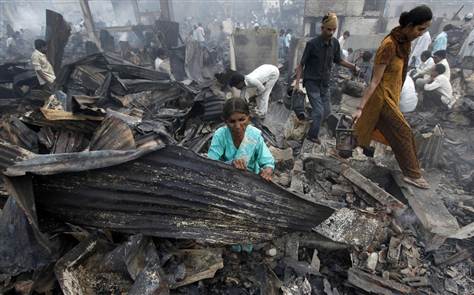 ◆ムンバイのスラム大火。ルビーナ・アリの家も焼け落ちた